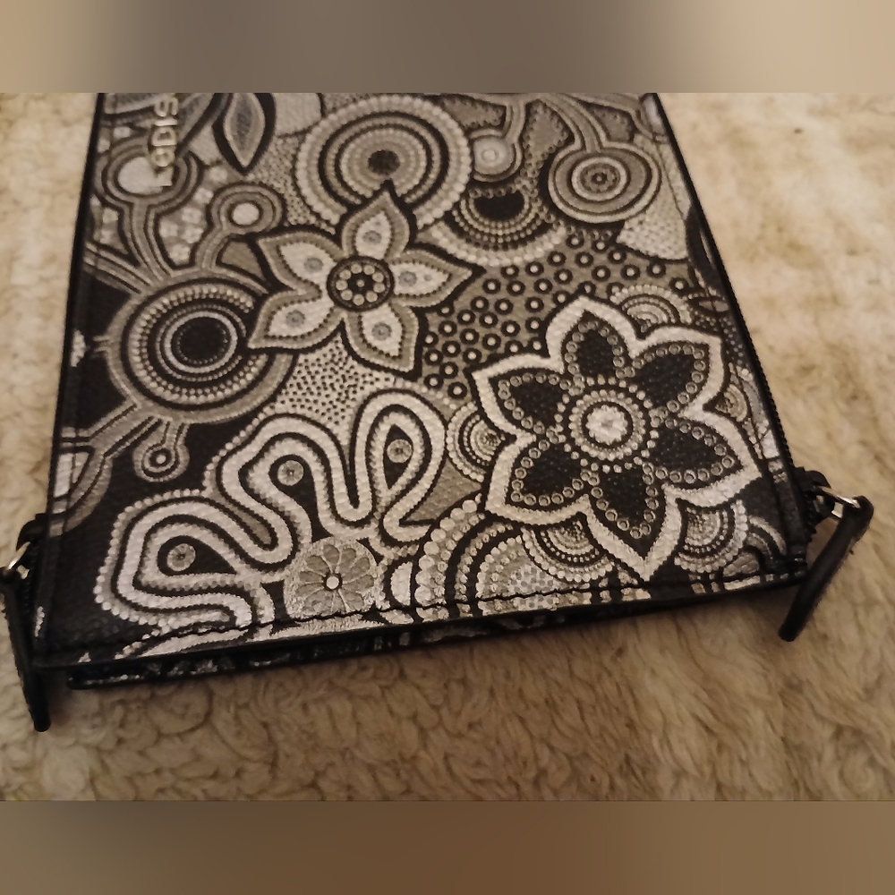 Lodis (r) 2 sides embossed clutch - Picture 5 of 8